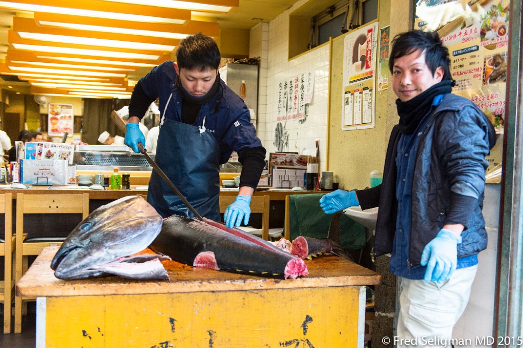 20150311_115957 D4S.jpg - Preparing a tuna, Ginza area